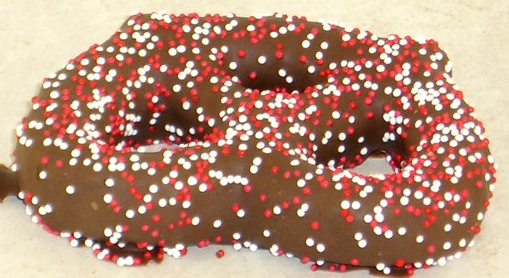 Pretzel_Red-White_Non_Pariels_small